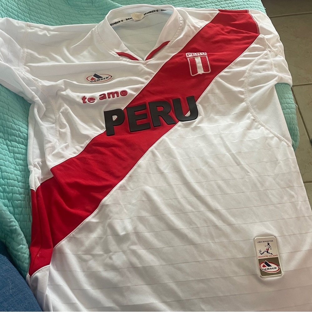 Adult Peru shirt/Jersey. Size M/L Preworn